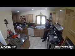 หนังโป๊ฝรั่ง สาวสวยสุดร่านเงียนหีไม่มีที่ลงเลยเรียกช่างทำบ้านมาแก้ขัดจัดกันในครัวสุดฟินจนน