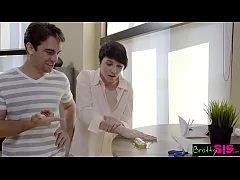 หนังโป๊ฝรั่งล่าสุด ข่มขืนน้องสาวเป็นทอม หีฟิตมากจกหีจนหีแฉะเลยแหกหีให้พี่ชายเย็ดเปิดซิง เย